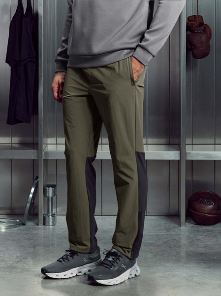 20251121_ARNE_ACTIVEWEAR_CURTIS_PARROTT_UTILITYTRAILTRACKPANTINOLIVEGREY_690_600x600.jpg