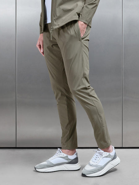 ACTIVE_TECHNICAL_TAPERED_TRACKPANT_IN_OLIVE___7_54ef85a5-5d1b-42eb-94b2-68275d2b6816-2_600x600.jpg