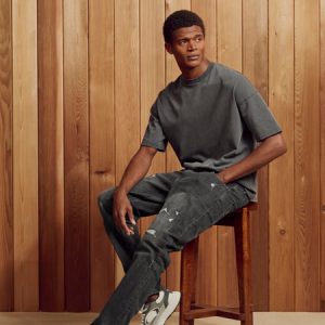 Arne_2520Mens_2520Campaign_252027102025_GARMENT_DYE_TSHIRT_GREY_0012_600x600.jpg