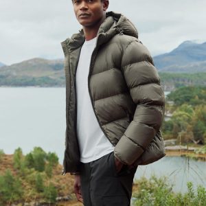 ESSENTIAL_SHORT_PUFFER_JACKET_OLIVE_023_d8d7a6df-b450-410d-9ef9-0049e16242e7_600x600.jpg