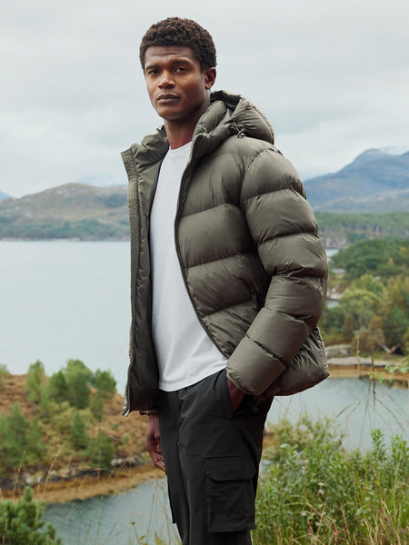 ESSENTIAL_SHORT_PUFFER_JACKET_OLIVE_023_d8d7a6df-b450-410d-9ef9-0049e16242e7_600x600.jpg