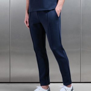 Everyday Luxe Slim Fit Jogger in Navy
