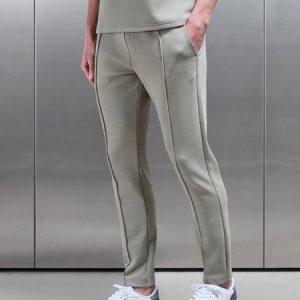 Everyday Luxe Slim Fit Jogger in Stone