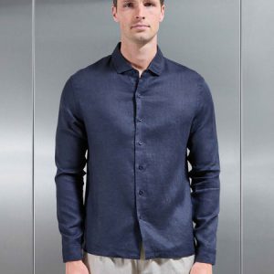 Linen Long Sleeve Cutaway Collar Shirt in Navy